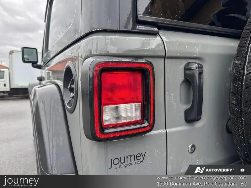 2020 JEEP Wrangler angle 10