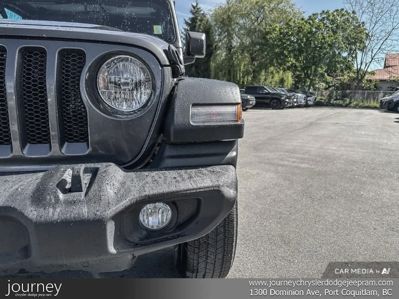 2023 Jeep Wrangler angle 7