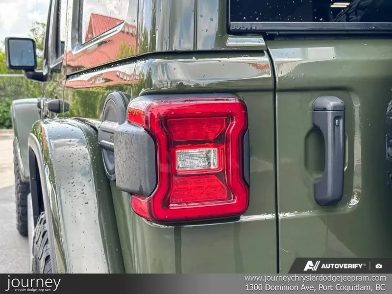2021 JEEP Wrangler angle 10