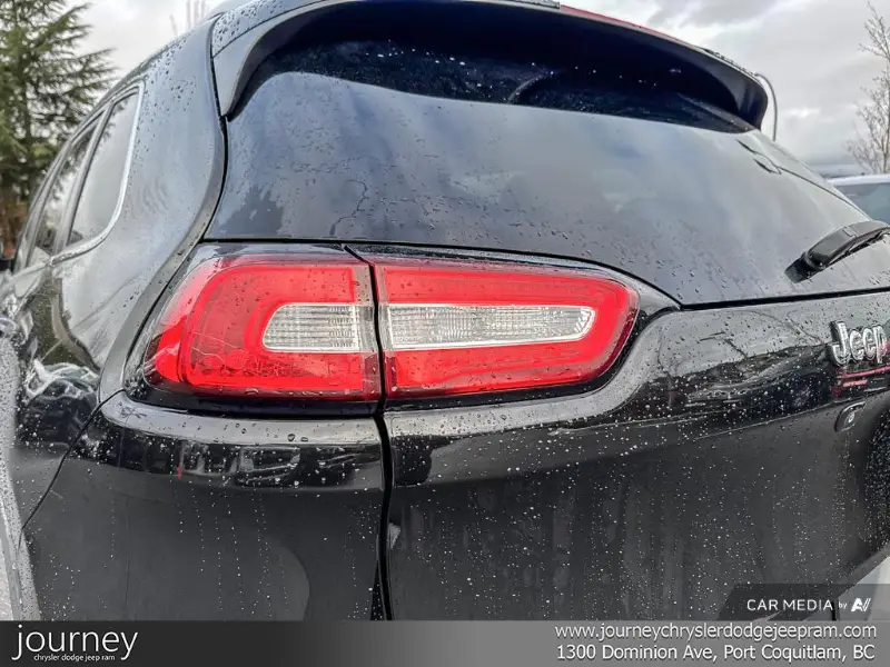 2015 Jeep Cherokee angle 9