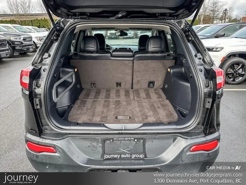 2015 Jeep Cherokee angle 10