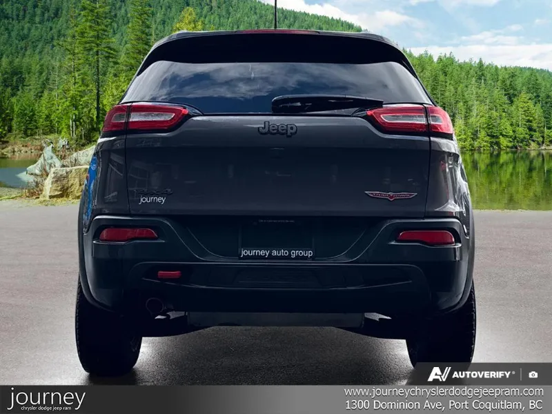 2018 Jeep Cherokee angle 5