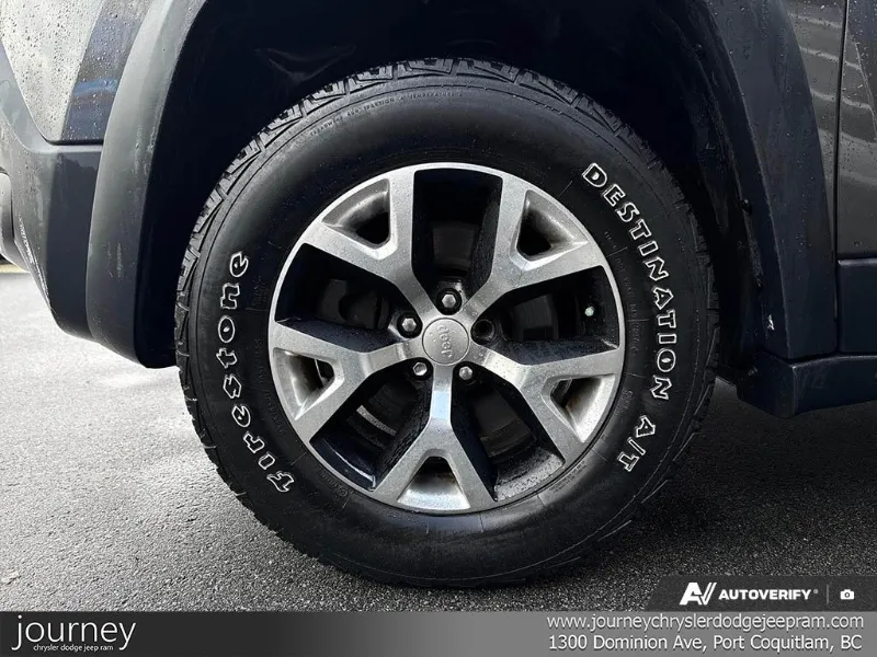 2018 Jeep Cherokee angle 6