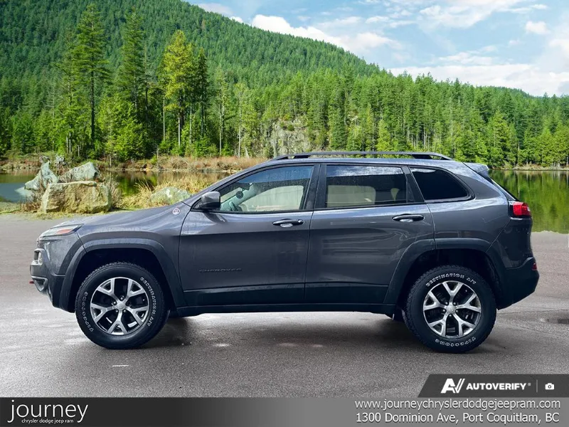2018 Jeep Cherokee angle 3