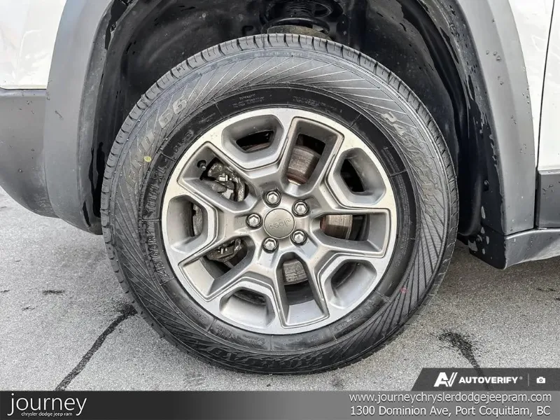 2022 JEEP Cherokee angle 6