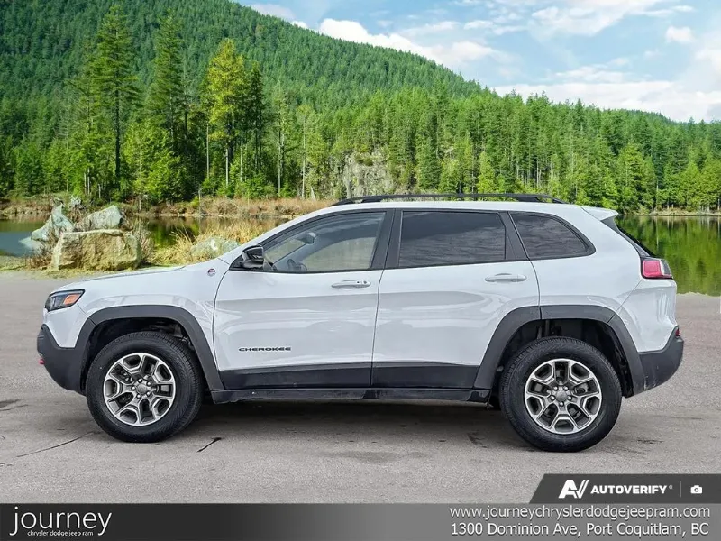 2022 JEEP Cherokee angle 3