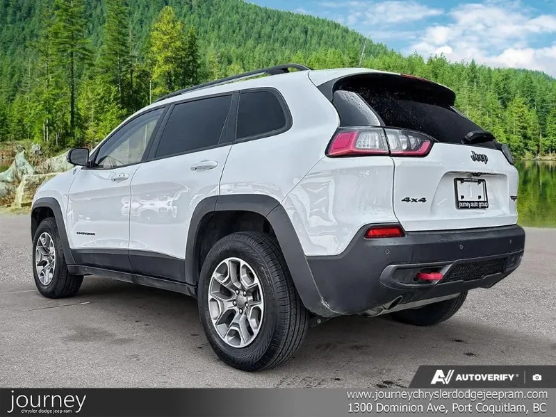 2022 JEEP Cherokee angle 4