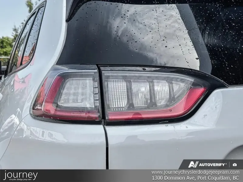 2022 JEEP Cherokee angle 9