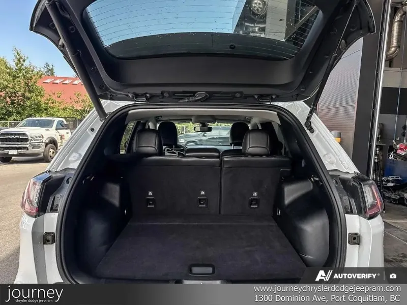 2022 JEEP Cherokee angle 10