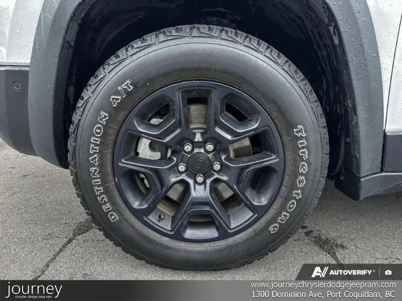 2021 JEEP Cherokee angle 7