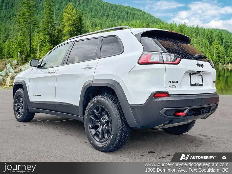 2021 JEEP Cherokee angle 5