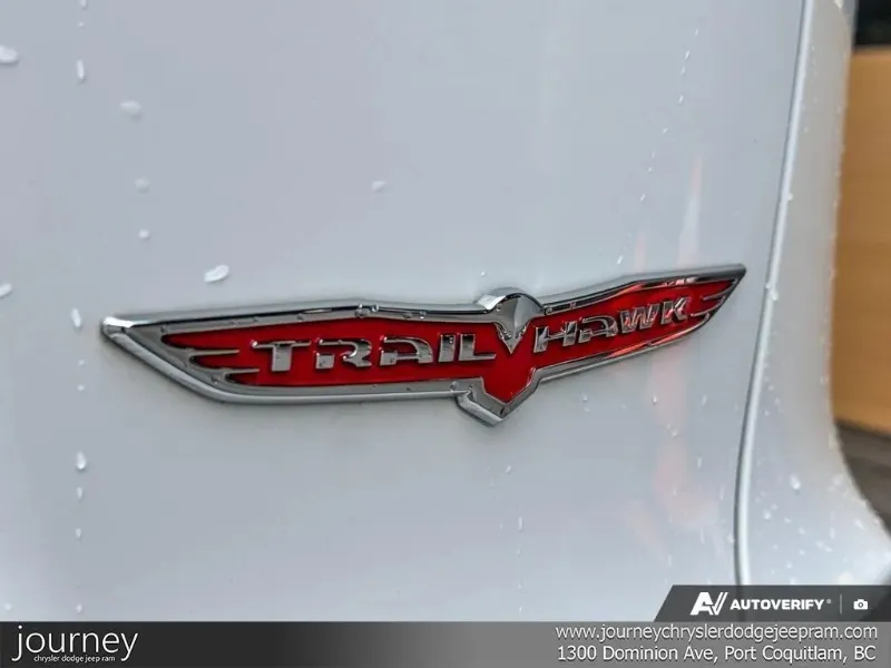 2021 JEEP Cherokee angle 8