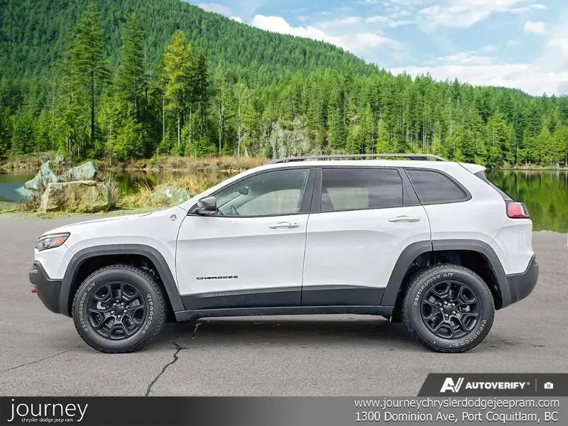 2021 JEEP Cherokee angle 4