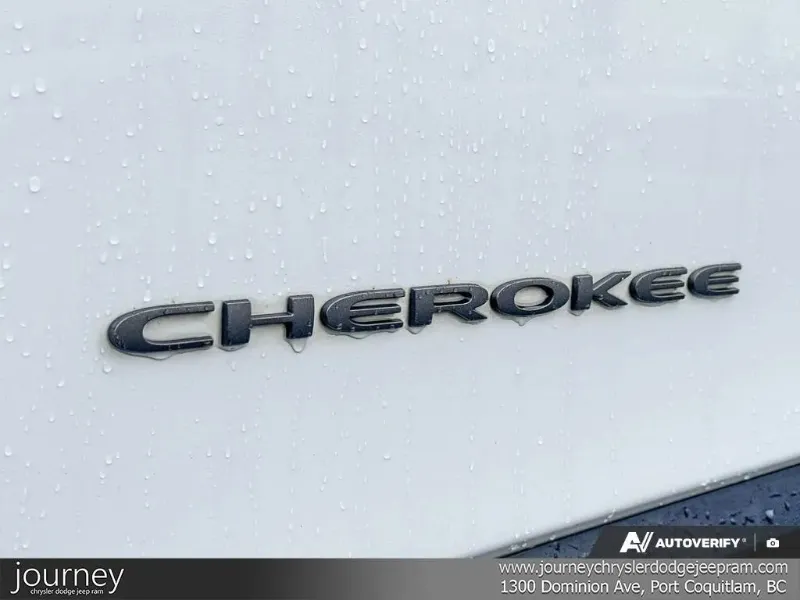 2021 JEEP Cherokee angle 10