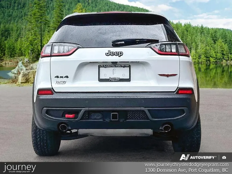 2021 JEEP Cherokee angle 6