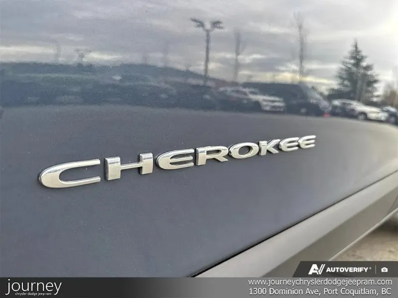 2020 JEEP Cherokee angle 8