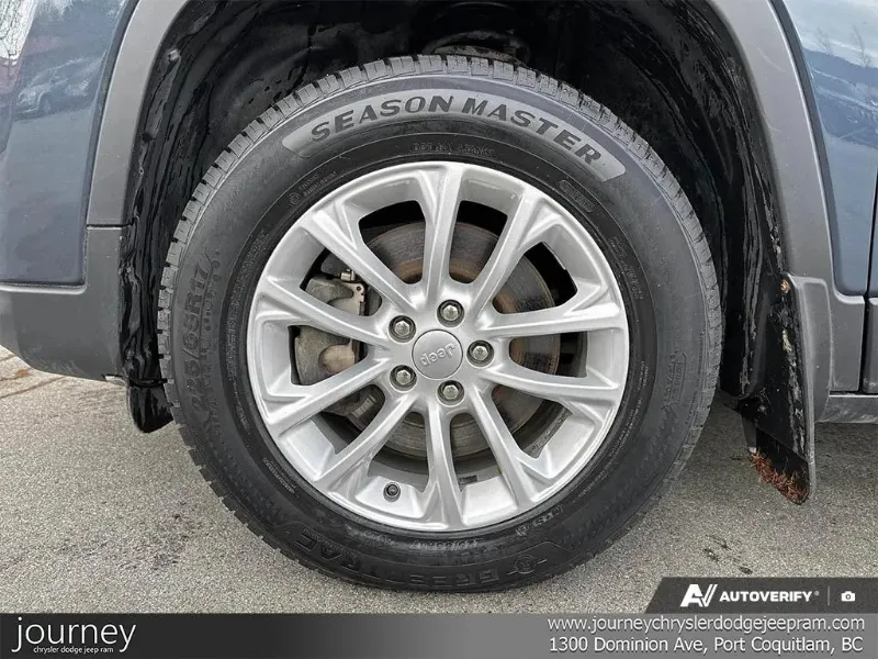 2020 JEEP Cherokee angle 6