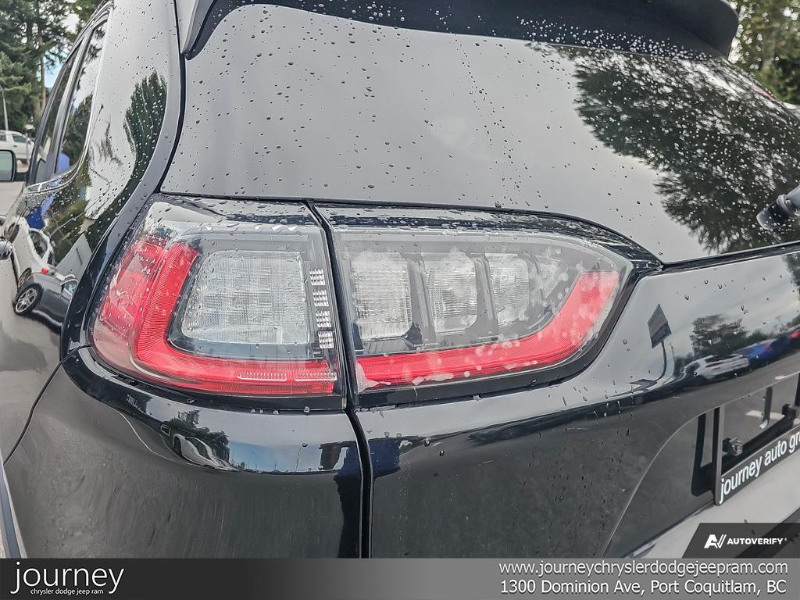 2019 Jeep Cherokee angle 10