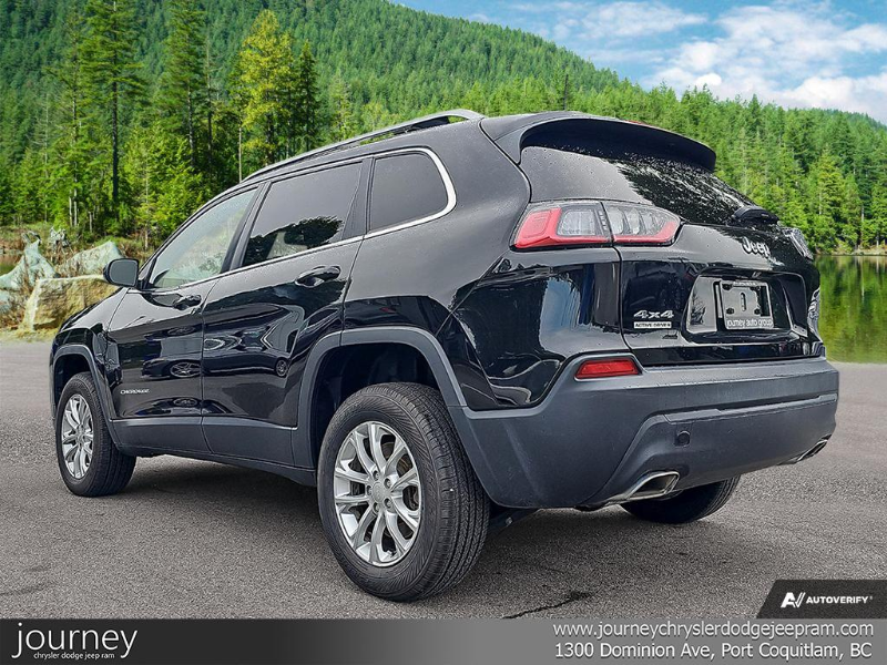 2019 Jeep Cherokee angle 4