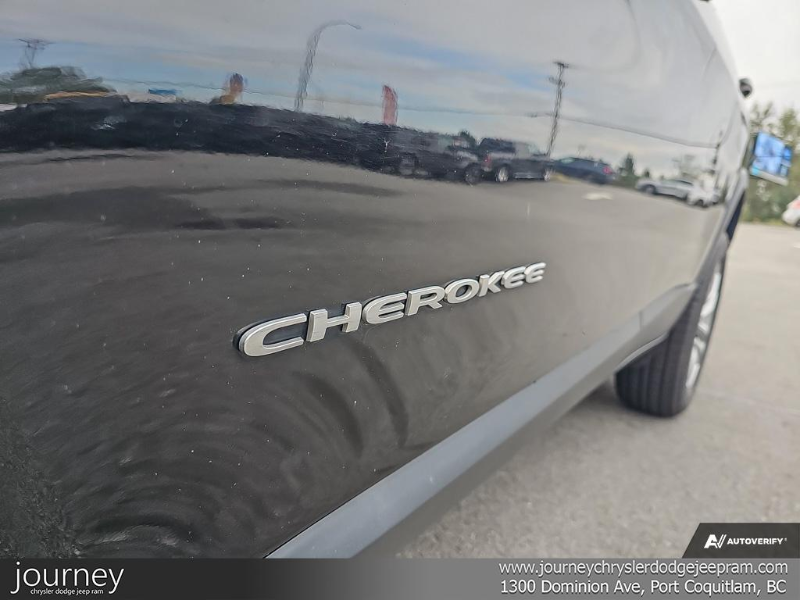 2019 Jeep Cherokee angle 8