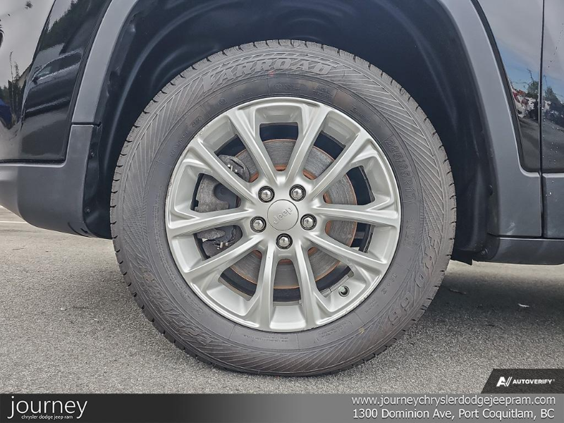 2019 Jeep Cherokee angle 6
