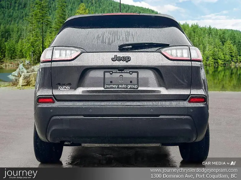 2023 JEEP Cherokee angle 5