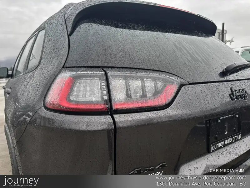 2023 JEEP Cherokee angle 10