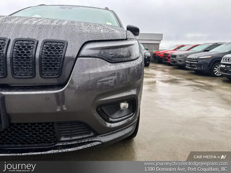 2023 JEEP Cherokee angle 7