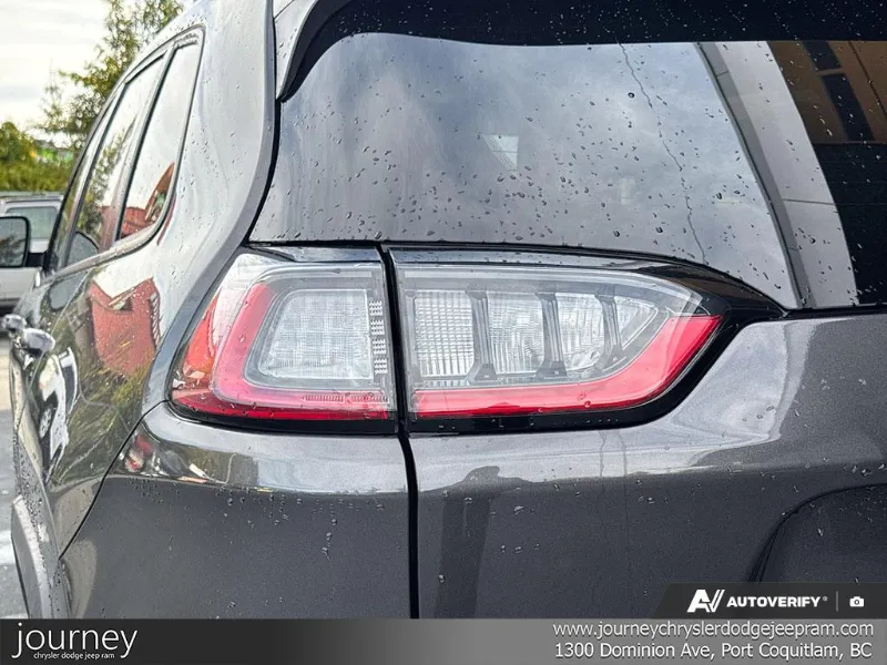 2022 JEEP Cherokee angle 10
