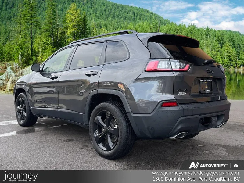 2022 JEEP Cherokee angle 4