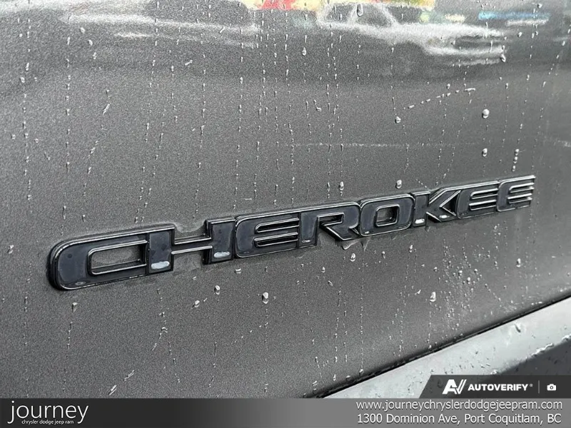2022 JEEP Cherokee angle 8