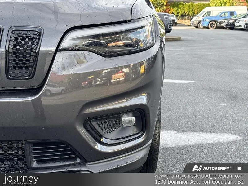 2022 JEEP Cherokee angle 7
