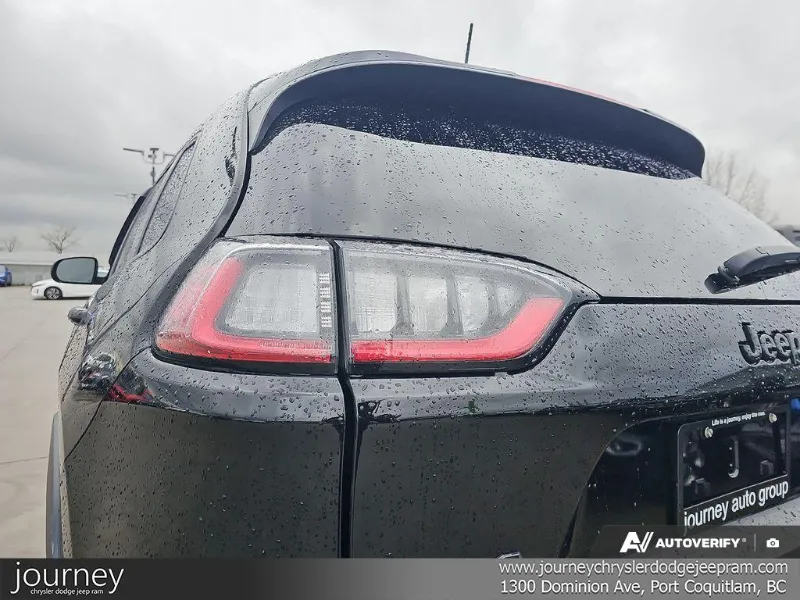 2022 JEEP Cherokee angle 9