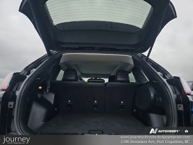2022 JEEP Cherokee angle 10