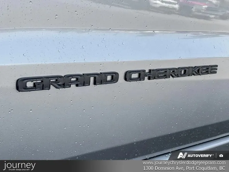 2021 JEEP Grand Cherokee angle 8