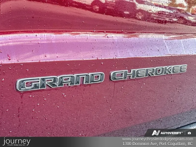 2017 JEEP Grand Cherokee angle 8