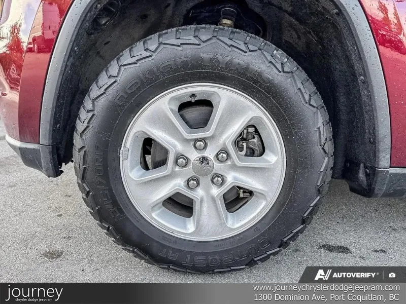 2017 JEEP Grand Cherokee angle 6