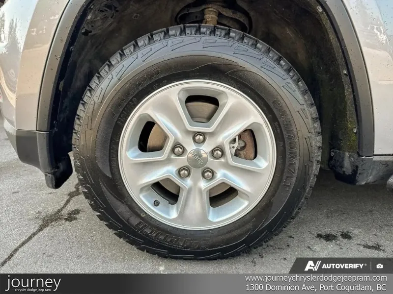 2015 JEEP Grand Cherokee angle 6