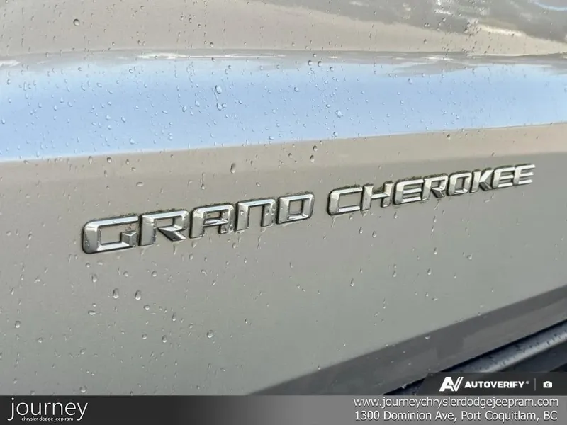 2015 JEEP Grand Cherokee angle 8
