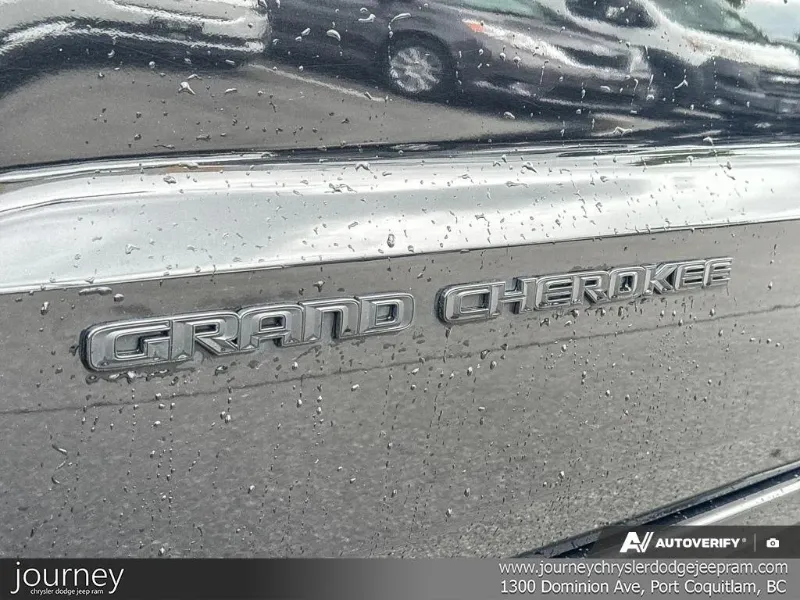 2021 JEEP Grand Cherokee angle 8