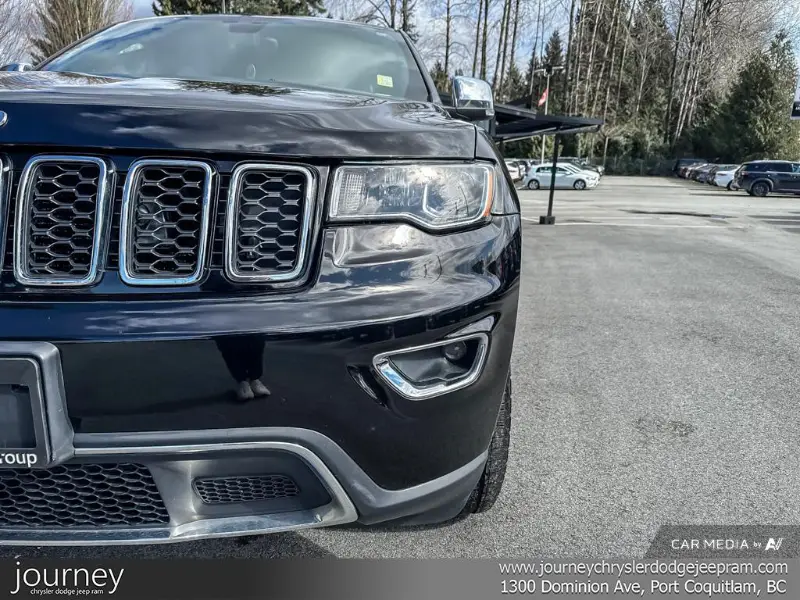 2017 Jeep Grand Cherokee angle 7