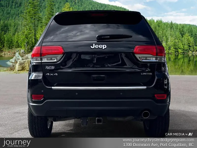 2017 Jeep Grand Cherokee angle 5