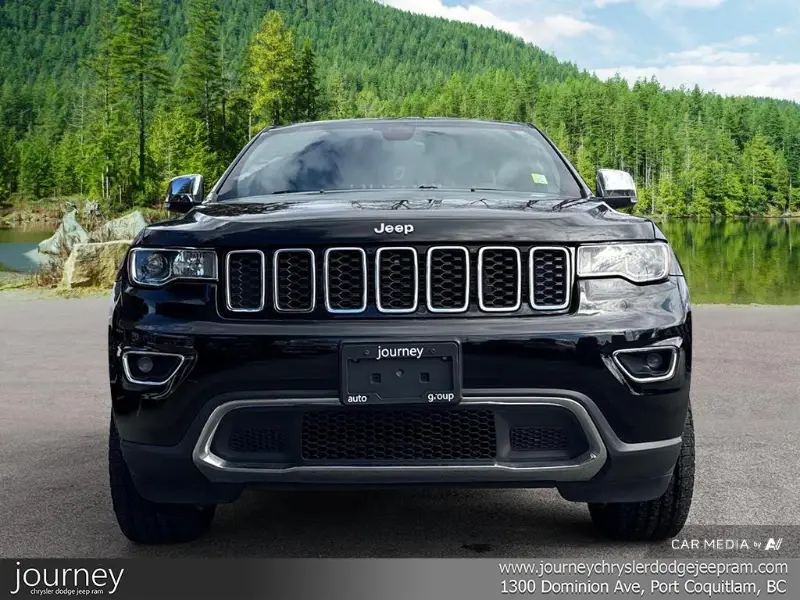 2017 Jeep Grand Cherokee angle 2