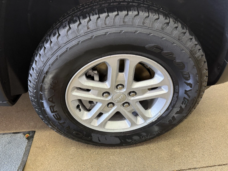 2025 JEEP Grand Cherokee Laredo  at Campbell McLennan Killam AB (Image 24/24)