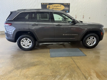2025 JEEP Grand Cherokee Laredo  at Campbell McLennan Killam AB thumbnail 5