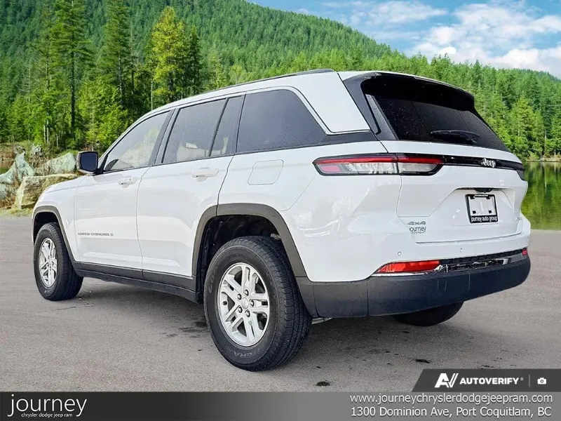 2024 JEEP Grand Cherokee angle 4