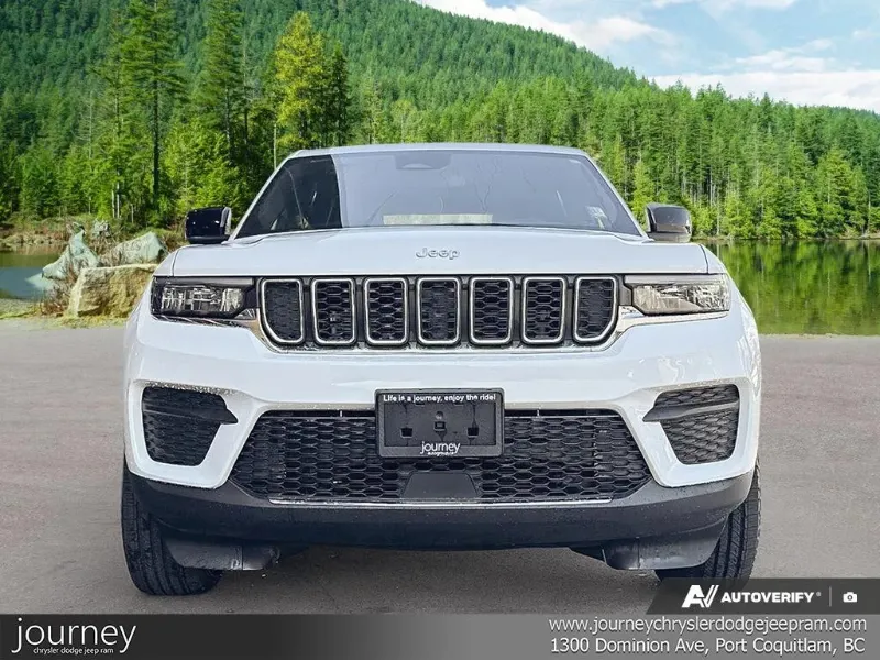 2024 JEEP Grand Cherokee angle 2