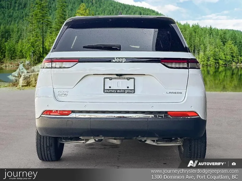 2024 JEEP Grand Cherokee angle 5