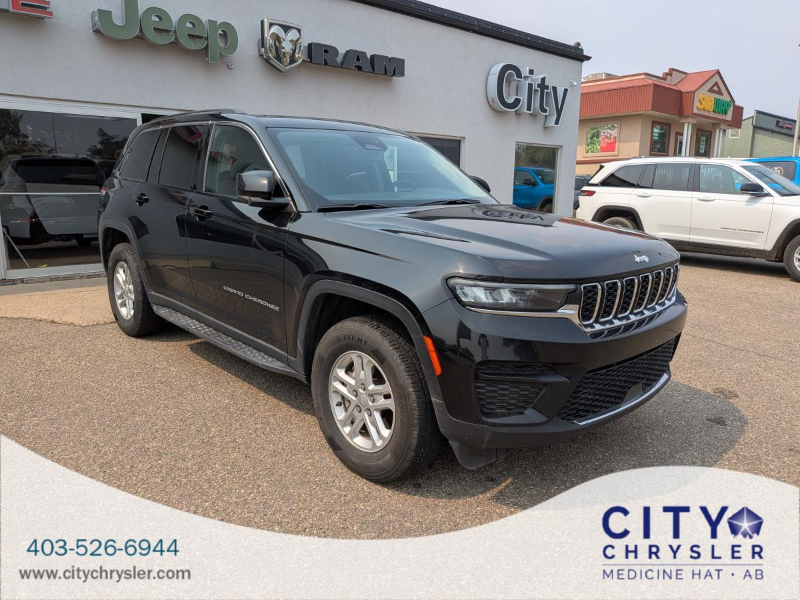 2023 Jeep Grand Cherokee Laredo 4WD
