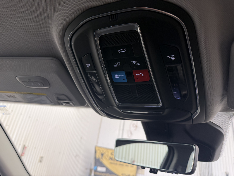 2023 JEEP Grand Cherokee Limited  at Campbell McLennan Killam AB (Image 16/29)